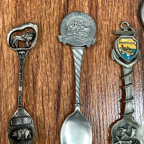 Vintage set of 8 souvenir travel pewter spoons Gish and Fort brands approx 4” - Picture 4 of 13
